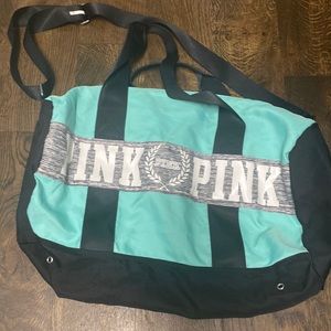 Use Pink Duffel bag / pink gym bag